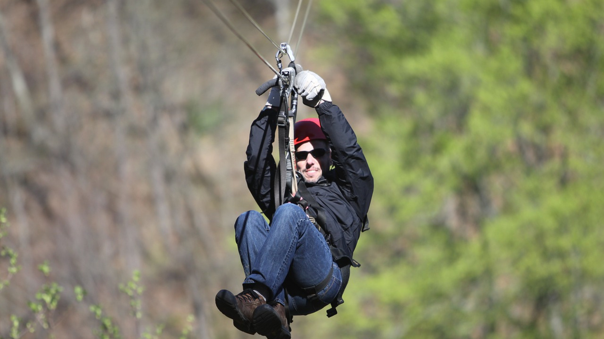 Pratiquez des activités sportives et ludiques dans un parc d'accrobranche pour vivre des moments remarquables