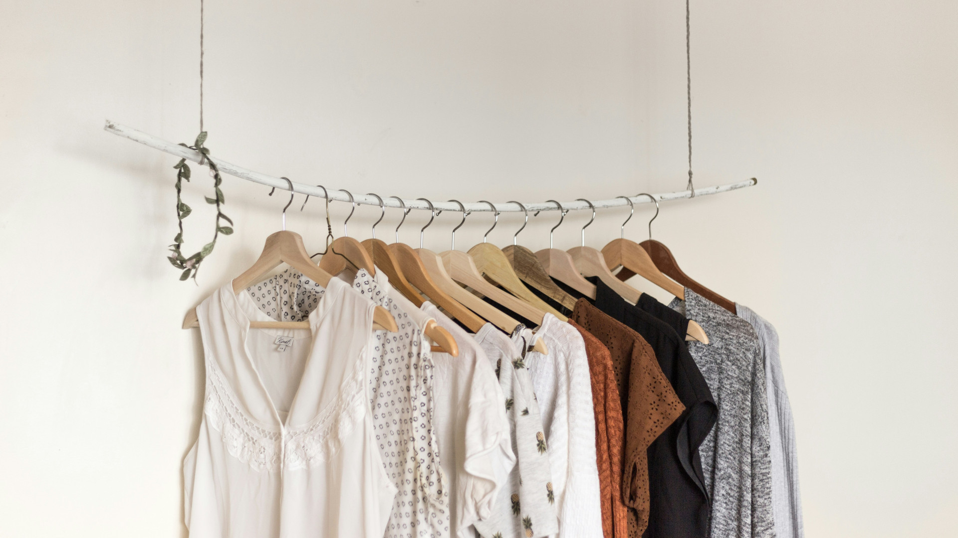 Stratégies efficaces pour équiper votre boutique des dernières tendances vestimentaires